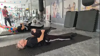 Showing the Single Knee Hug Pilates exercise