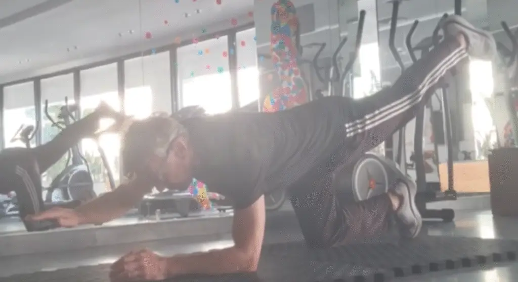 Shows a still image from my Bird Dog video - a brilliant exercise for lower back stability, glutes and core strengthening